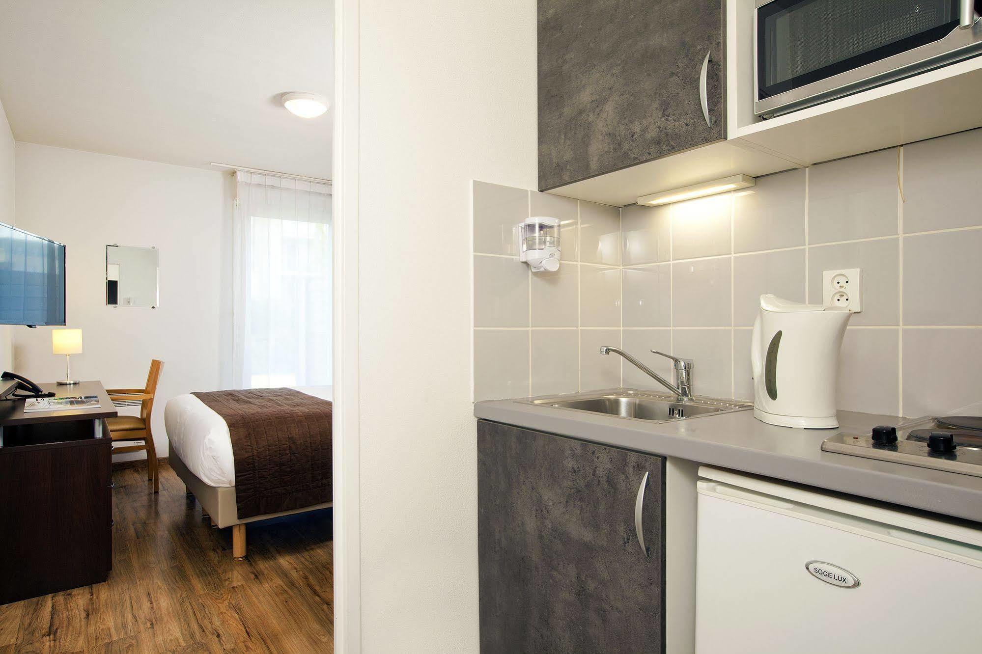 Sejours & Affaires Caen Le Clos Beaumois Екстериор снимка