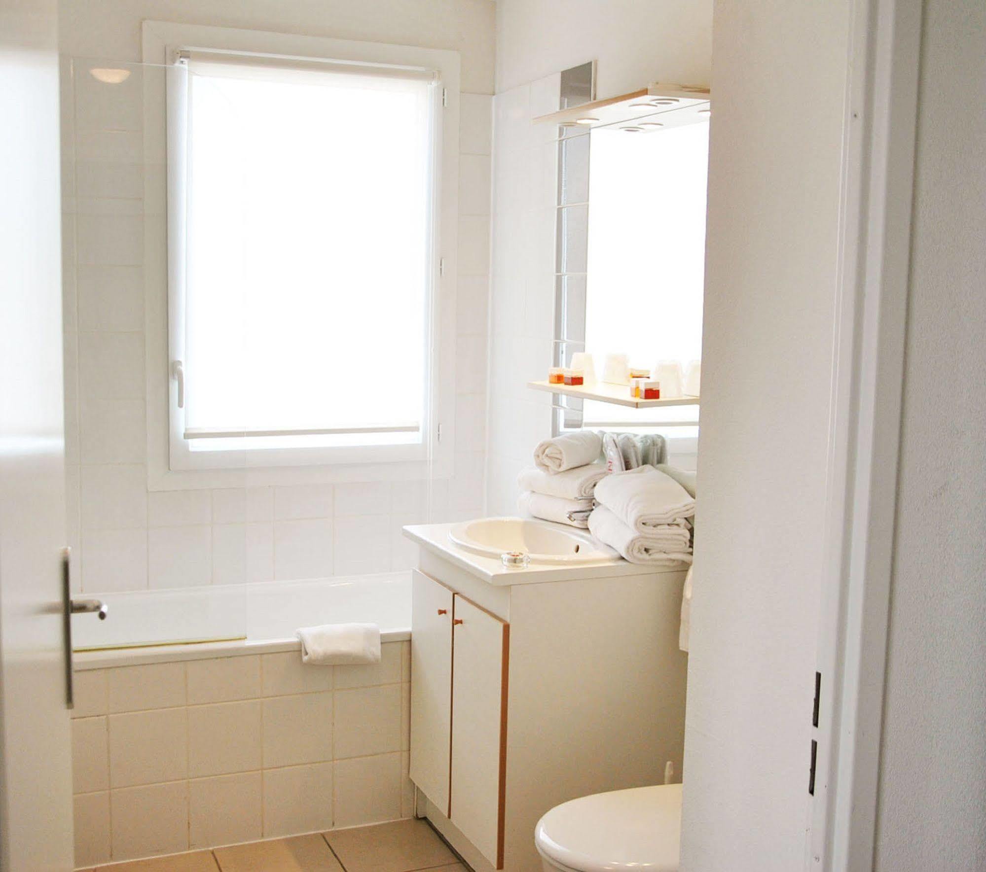 Sejours & Affaires Caen Le Clos Beaumois Екстериор снимка