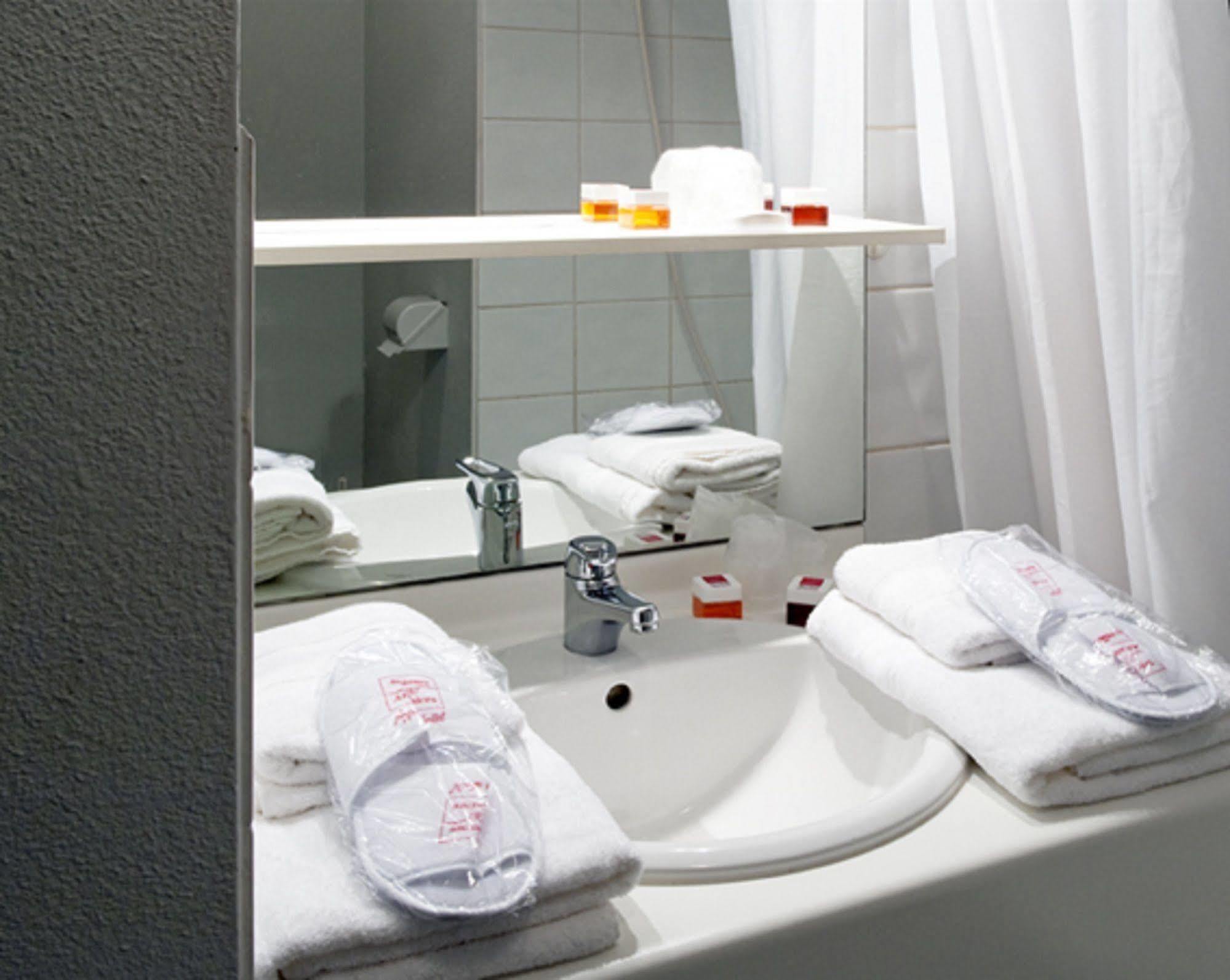 Sejours & Affaires Caen Le Clos Beaumois Екстериор снимка