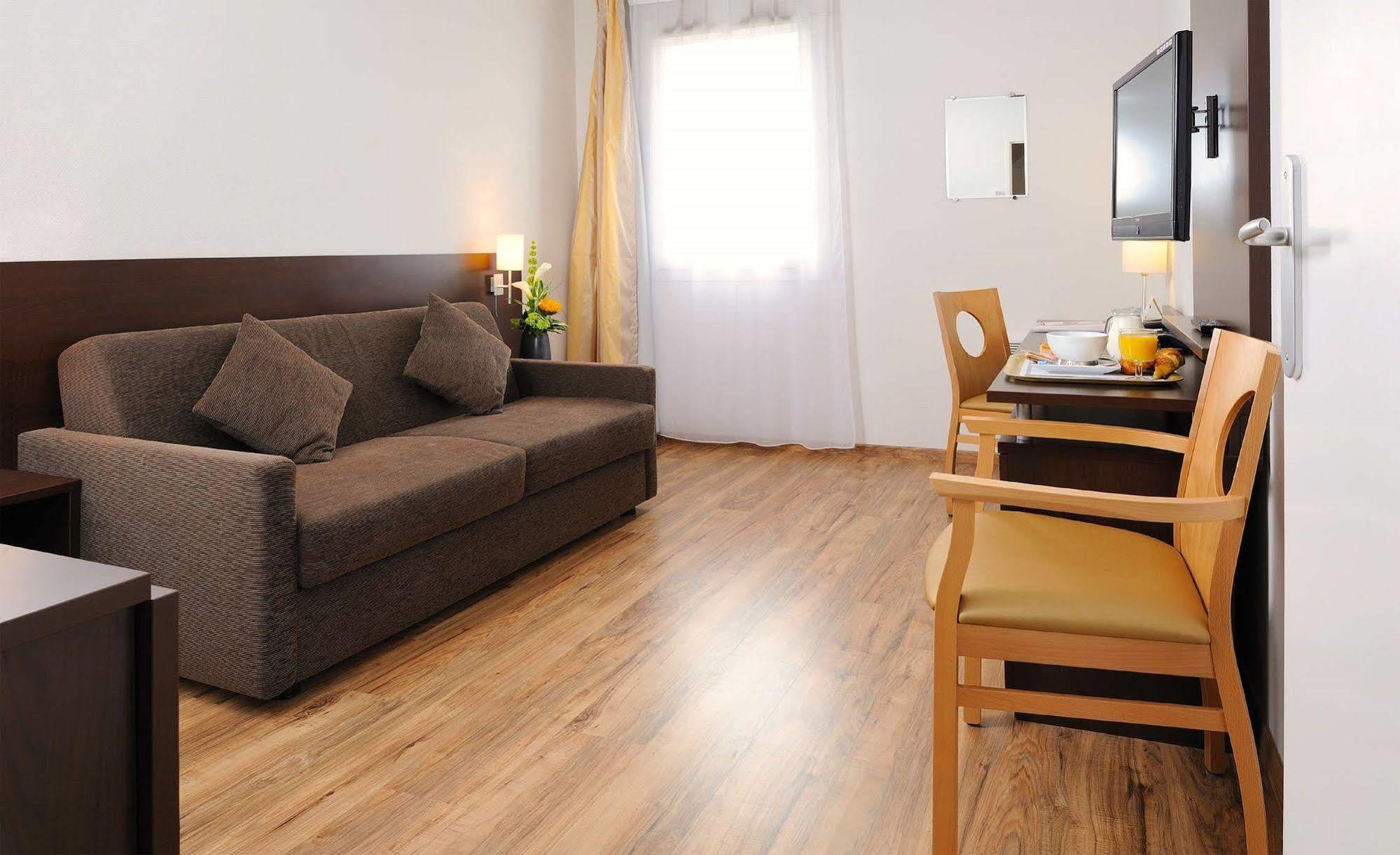 Sejours & Affaires Caen Le Clos Beaumois Екстериор снимка
